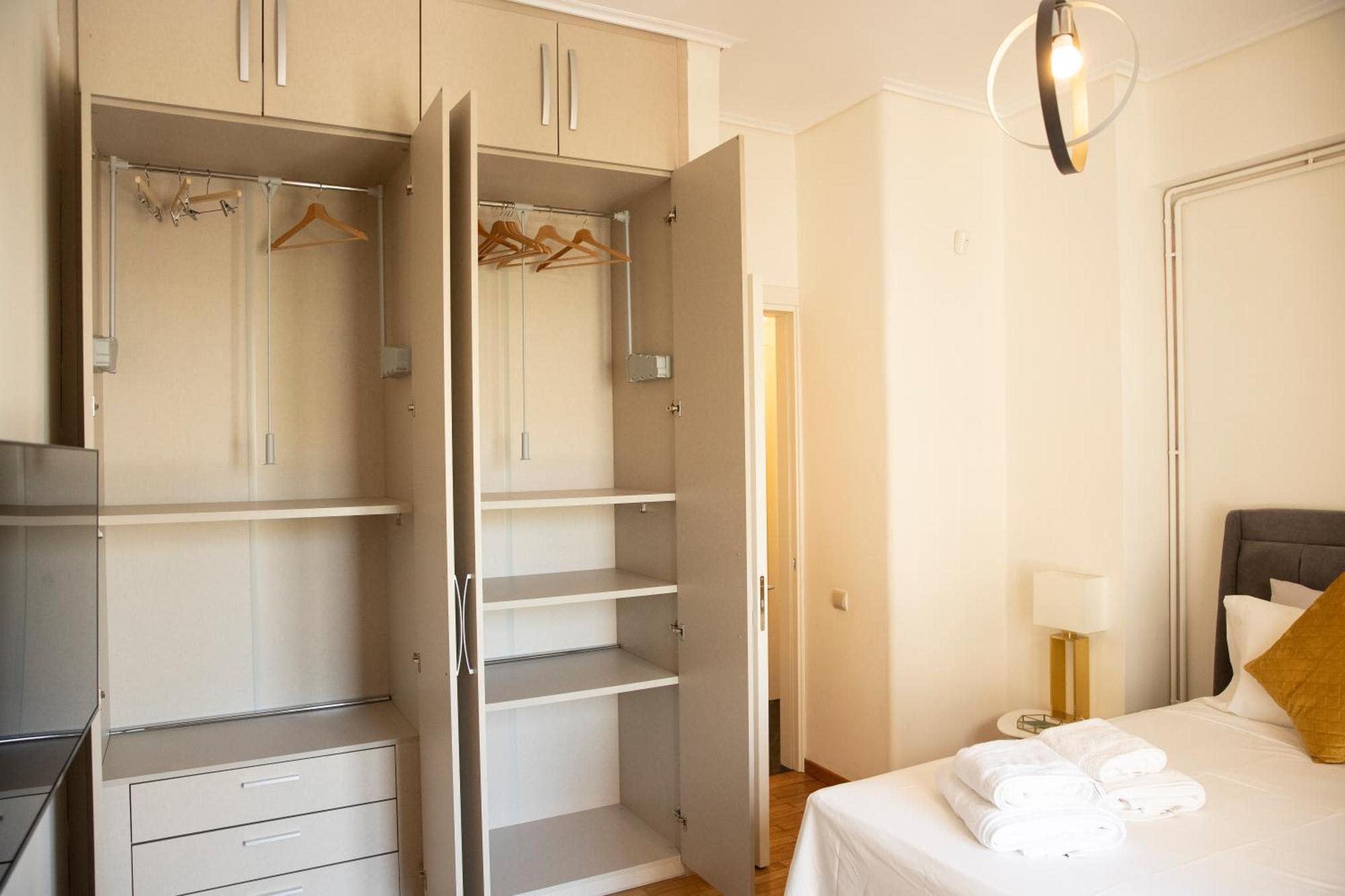 Spacious Glyfada Golf 4Br -Near Beach + Shops 아테네 외부 사진